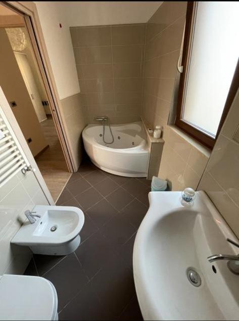 Mario Al Borgo Hotel San Benedetto del Tronto Exterior photo